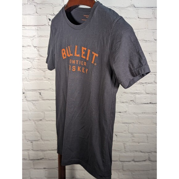 Bulleit Frontier Whiskey Men's Grey Logo Short Sleeve T Shirt Size Small NEW - Picture 2 of 8
